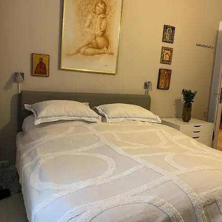 Lägenhet Lovely Two Bedroom Flat In Central