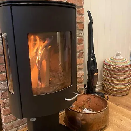Lovely Two Bedroom Flat In Central Apartmán